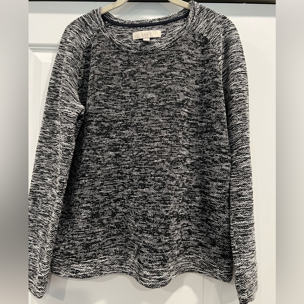 Loft Textured Knit Sweater in Heathered Black size Small